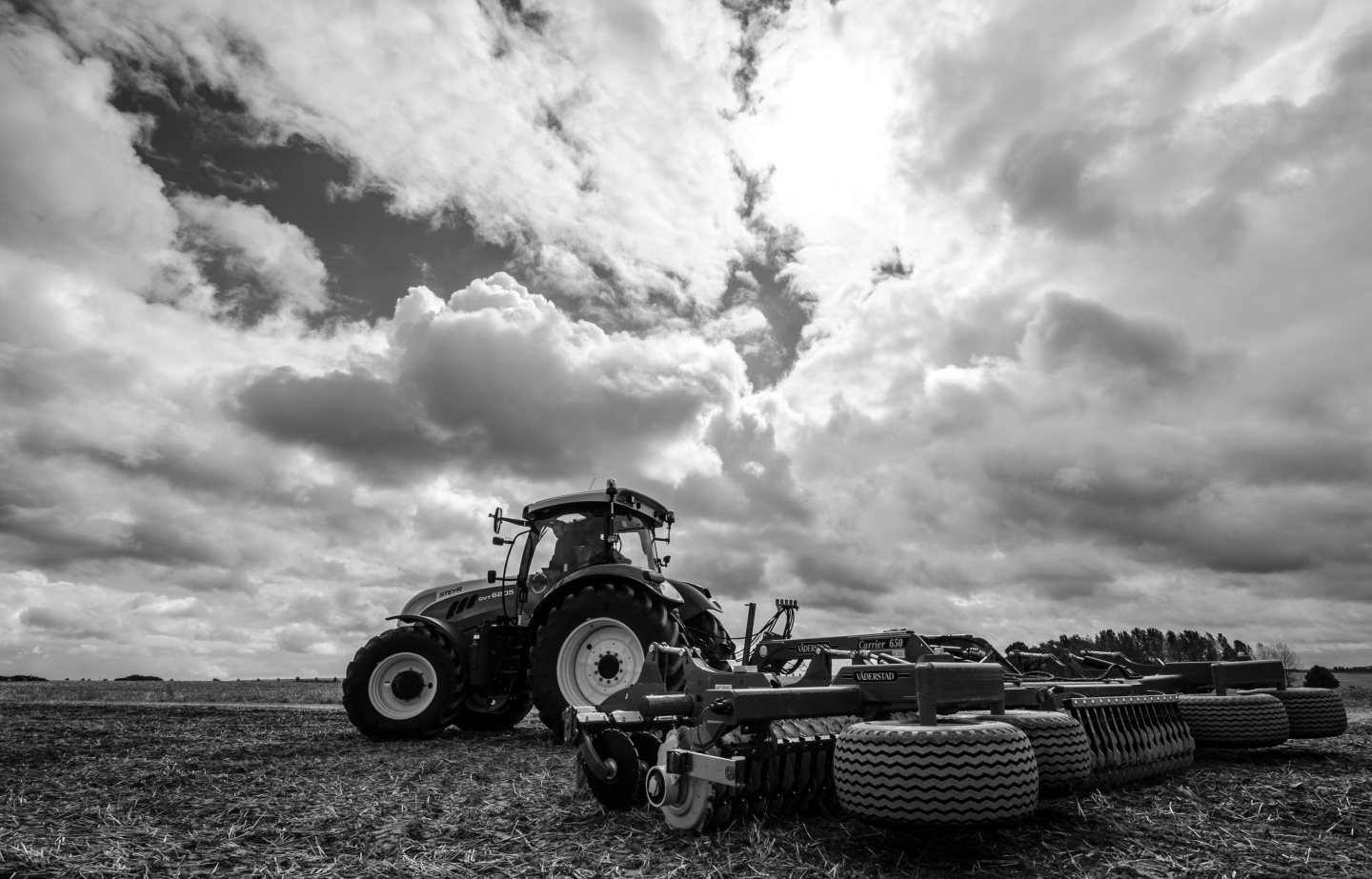 Steyr CVT 6205 and Väderstad Carrier 650