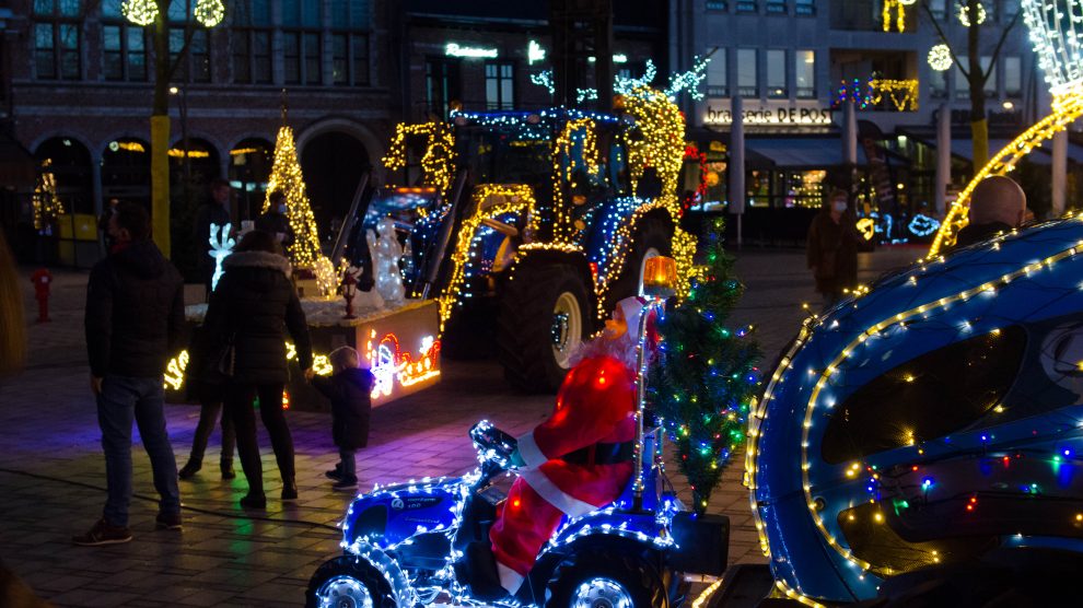 Tractor Kerstrun at the market square Geel